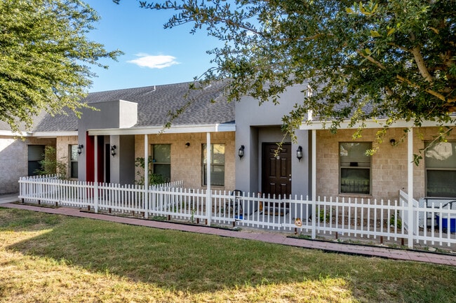 Volare Apartments in McAllen, TX - Building Photo - Building Photo