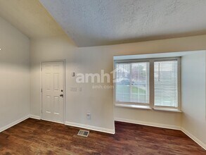 5956 S Stone Flower Way in Salt Lake City, UT - Foto de edificio - Building Photo