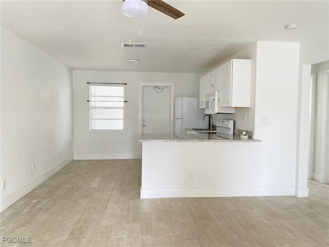 315 Tarpon Dr in Cape Coral, FL - Building Photo - Building Photo