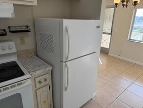 500 Village Green Cir W in Palm Springs, FL - Foto de edificio - Building Photo