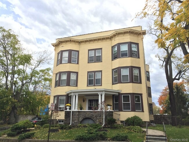 property at 26 Coligni Ave