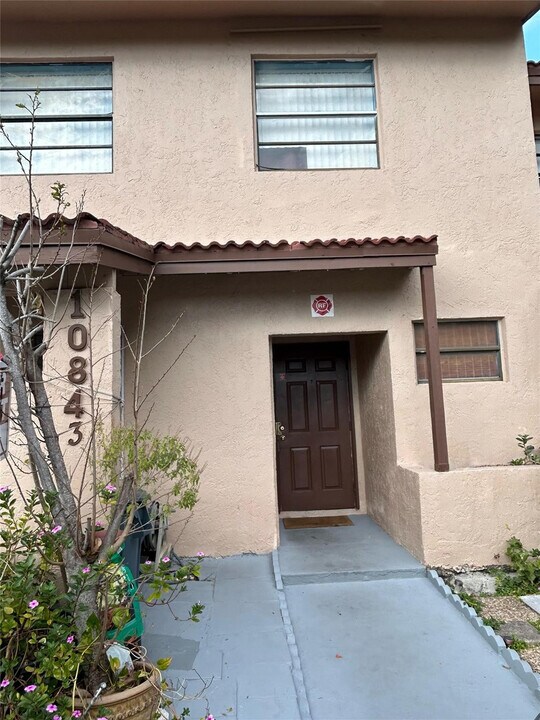 10843 Royal Palm Blvd in Coral Springs, FL - Building Photo