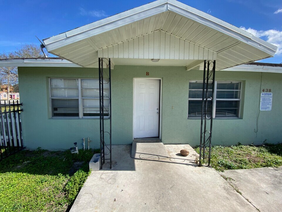 438 N 22nd St in Fort Pierce, FL - Building Photo
