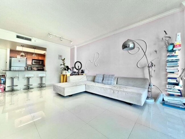 property at 2000 N Bayshore Dr