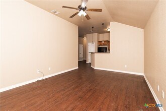 401 Sladecek Dr in Killeen, TX - Building Photo - Building Photo