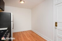 2946 N Albany Ave, Unit M04B in Chicago, IL - Building Photo - Building Photo