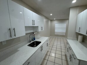 933 SW 16th Pl in Fort Lauderdale, FL - Building Photo - Building Photo