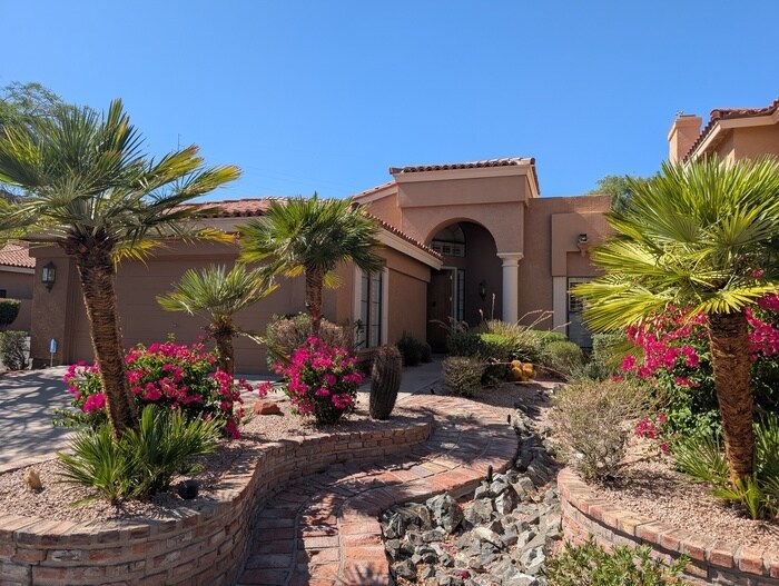 1106 E Shangri La Rd in Phoenix, AZ - Building Photo