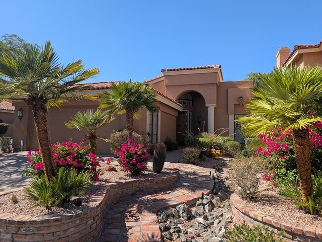 property at 1106 E Shangri La Rd