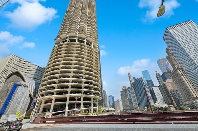 300 N State St in Chicago, IL - Building Photo - Building Photo