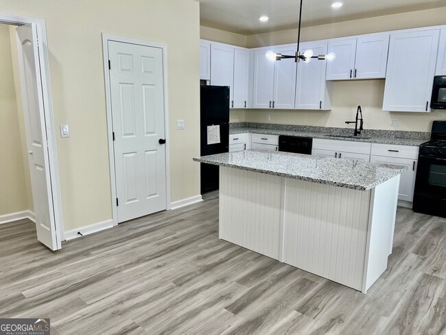 4001 Oak Field Dr in Loganville, GA - Building Photo - Building Photo