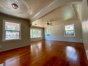 2635 Russell St in Redding, CA - Building Photo - Building Photo