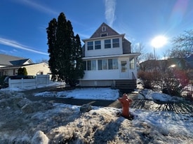 1079 W 5th St in Winona, MN - Building Photo