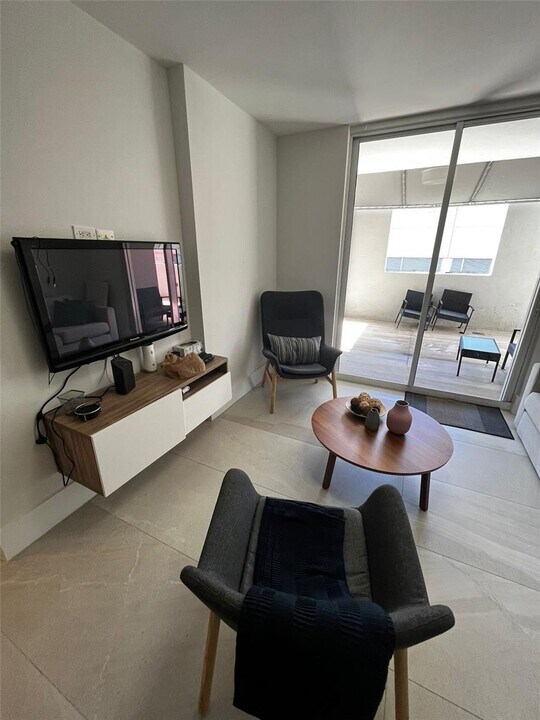 185 SE 14th Ter, Unit 606 in Miami, FL - Building Photo