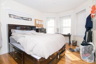 81 Gibbs St in Brookline, MA - Building Photo
