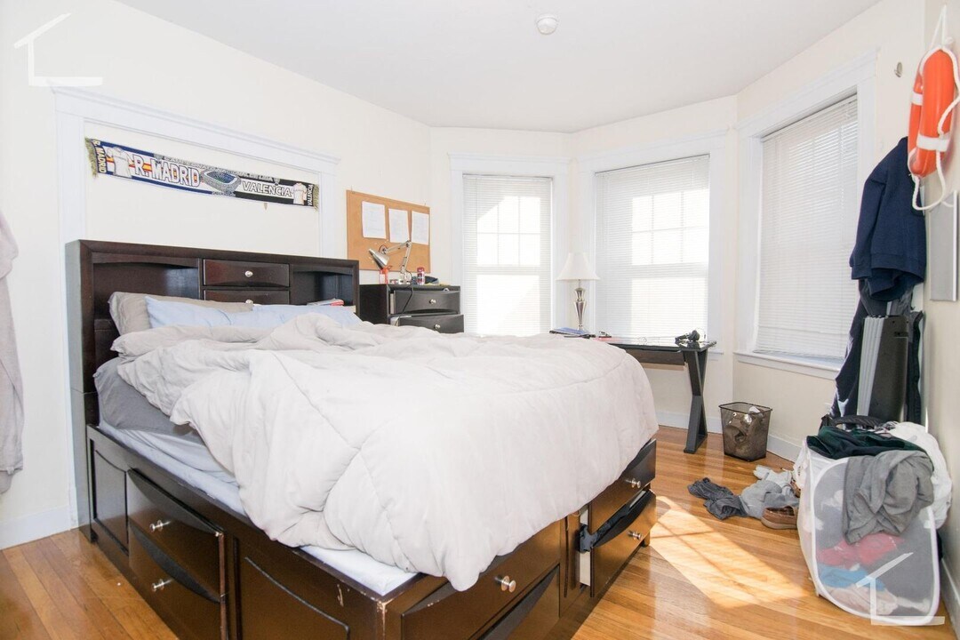 81 Gibbs St in Brookline, MA - Building Photo