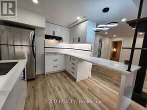 3 Cabot Ct in Aurora, ON - Building Photo - Building Photo