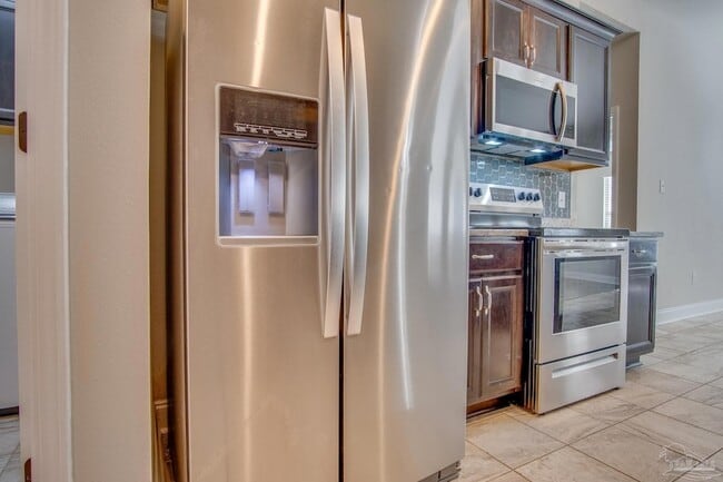 8809 Bellawood Cir, Unit 212 in Pensacola, FL - Foto de edificio - Building Photo