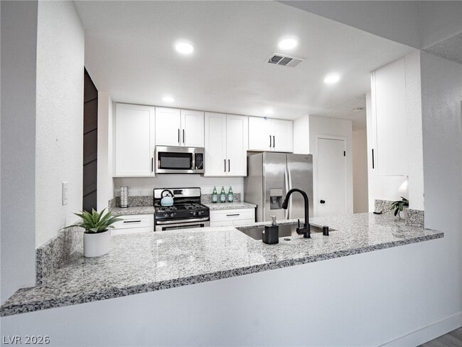 4386 Caliente St in Las Vegas, NV - Building Photo - Building Photo