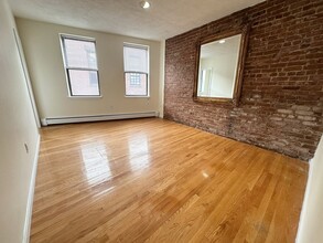 40 Lewis St, Unit 2 in Boston, MA - Building Photo - Building Photo