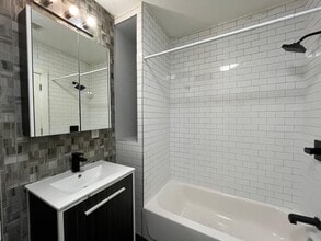 19 Jewett Ave, Unit 1R in Jersey City, NJ - Foto de edificio - Building Photo
