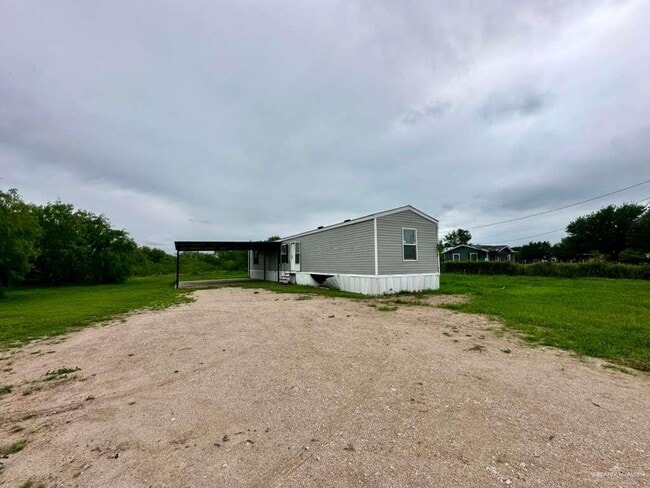 17 N Val Verde Rd in Edcouch, TX - Building Photo - Building Photo