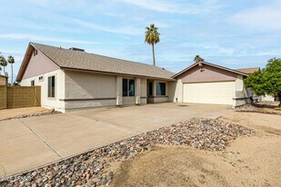 16216 N 33rd Dr in Phoenix, AZ - Building Photo