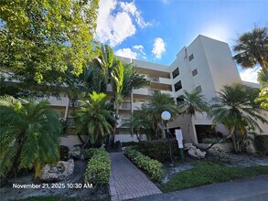 2900 NW 42nd Ave in Coconut Creek, FL - Foto de edificio - Building Photo