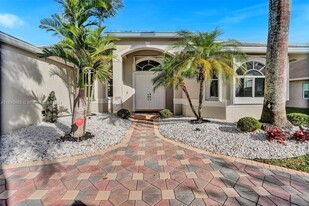 3772 Oak Ridge Cir in Weston, FL - Building Photo - Building Photo