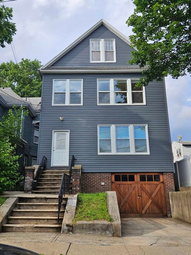 47 E 39th St in Bayonne, NJ - Building Photo - Building Photo