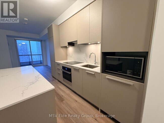 65 Broadway Ave in Toronto, ON - Building Photo - Building Photo