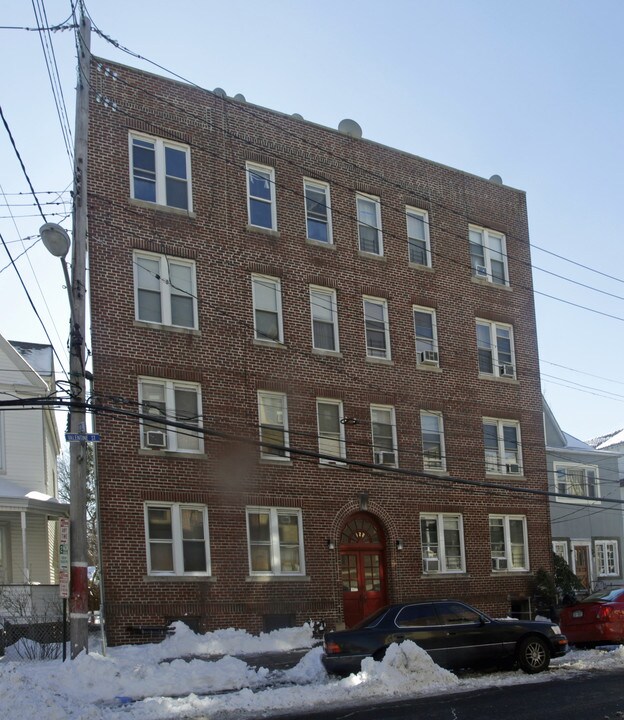 122 Valentine St in Mount Vernon, NY - Building Photo