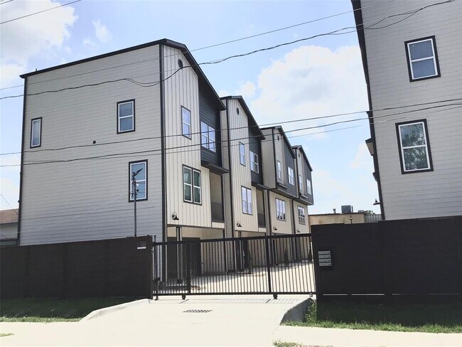 2109 Marnel Rd in Houston, TX - Building Photo - Building Photo