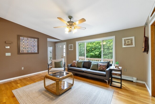 322 Sibley Rd in Waltham, MA - Building Photo - Building Photo