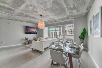 3250 NE 1st Ave in Miami, FL - Foto de edificio - Building Photo