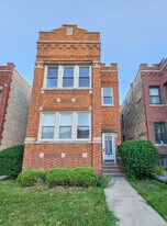 3338 W Cullom Ave in Chicago, IL - Building Photo