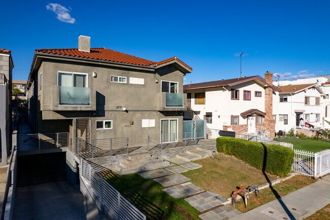 4835 Elmwood Ave in Los Angeles, CA - Building Photo - Building Photo