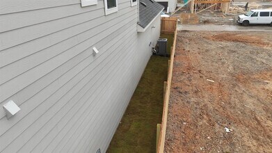 140 Hartson Dr in Taylor, TX - Building Photo - Building Photo