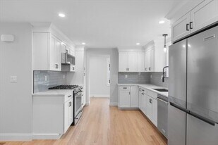 22 James St in Woburn, MA - Building Photo