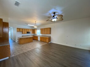 9436 Winding River Way in Elk Grove, CA - Building Photo - Building Photo