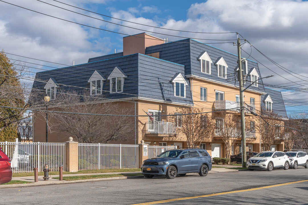 Mill Harbor in Brooklyn, NY - Building Photo