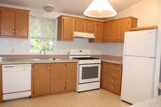 5266 Sunset Dr in El Sobrante, CA - Building Photo - Building Photo