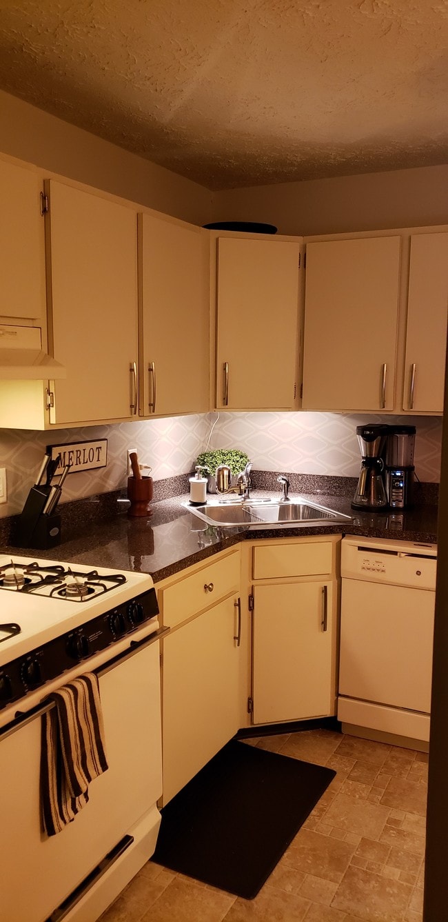 Hilltop Terrace Apartments!!! Amazing rental!