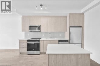 55 Duke St W in Kitchener, ON - Building Photo - Building Photo
