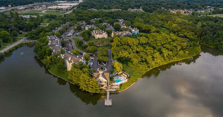 Whispering Lake in Kansas City, MO - Foto de edificio