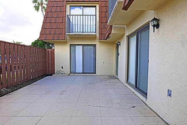 5219 Cedarbend Dr in Ft. Myers, FL - Foto de edificio - Building Photo