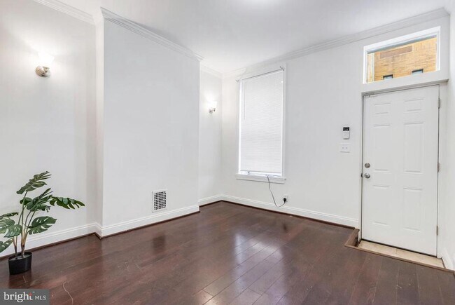 218 N Glover St in Baltimore, MD - Building Photo - Building Photo