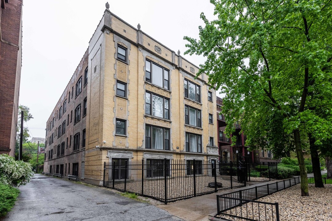5451 S Cornell Ave in Chicago, IL - Foto de edificio