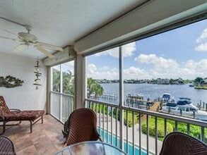 9486 Gulf Shore Dr-Unit -A-201 in Naples, FL - Building Photo - Building Photo