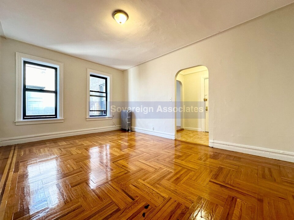3015 Roberts Ave in Bronx, NY - Building Photo